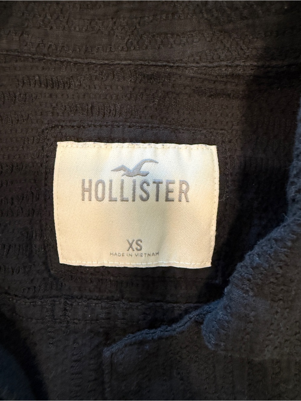 Hollister Men's Textured Short-Sleeve Button-Down in Black - Picture 2 of 2